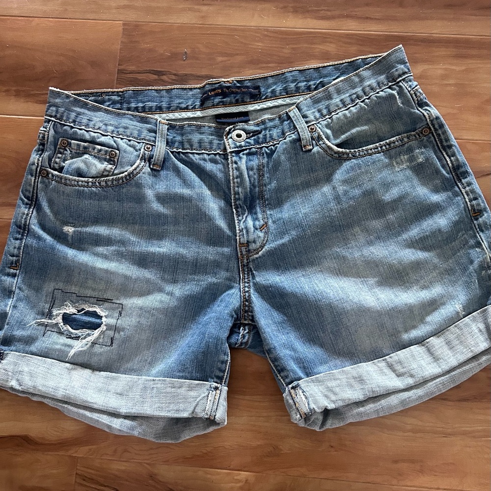 Y2K Levis distressed boyfriend shorts